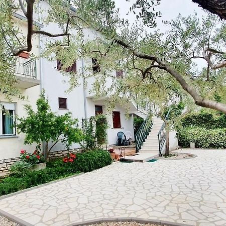 Cecillia Mare Apartments روفينج المظهر الخارجي الصورة