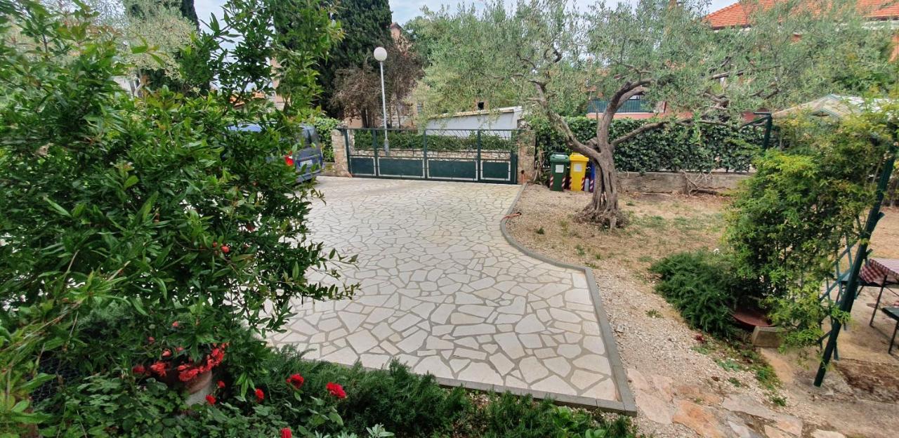 Cecillia Mare Apartments روفينج المظهر الخارجي الصورة