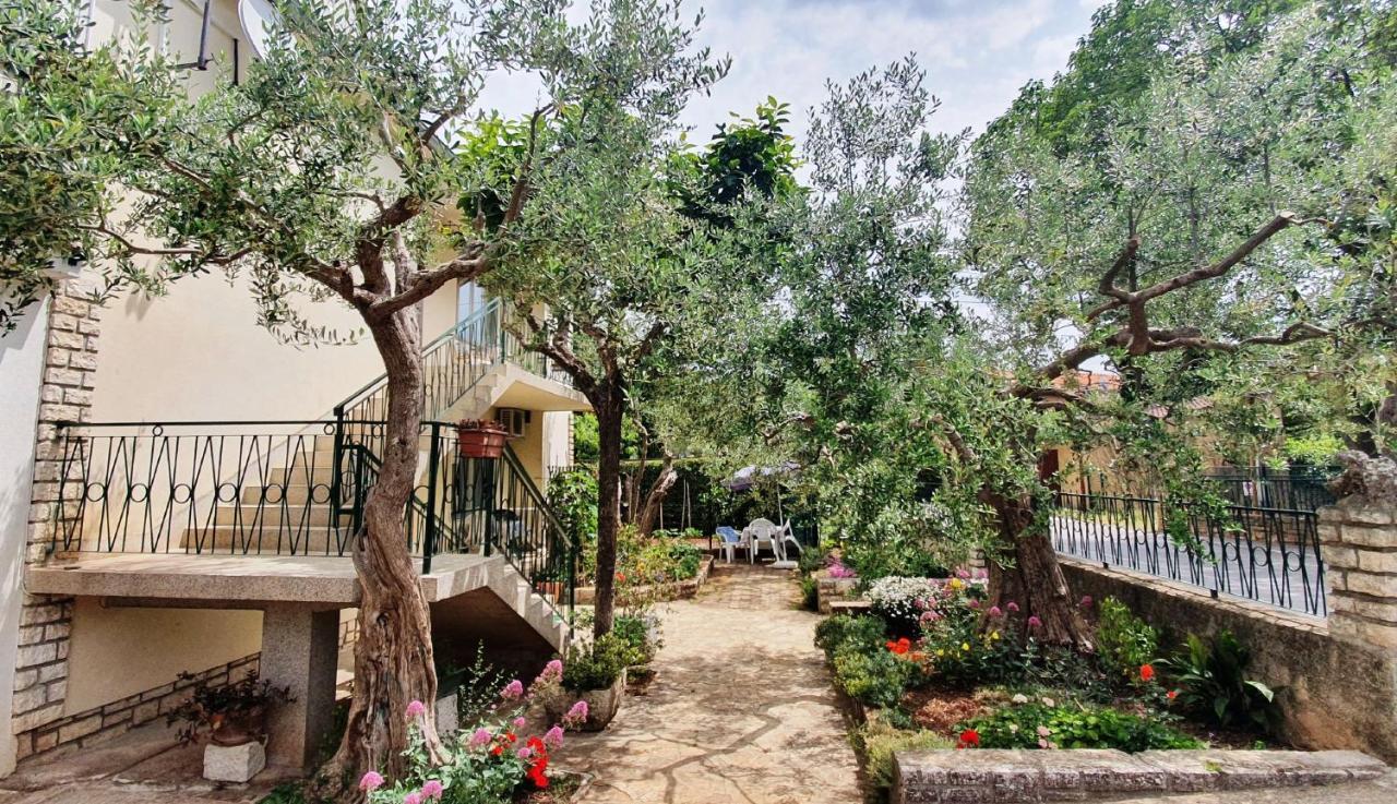 Cecillia Mare Apartments روفينج المظهر الخارجي الصورة